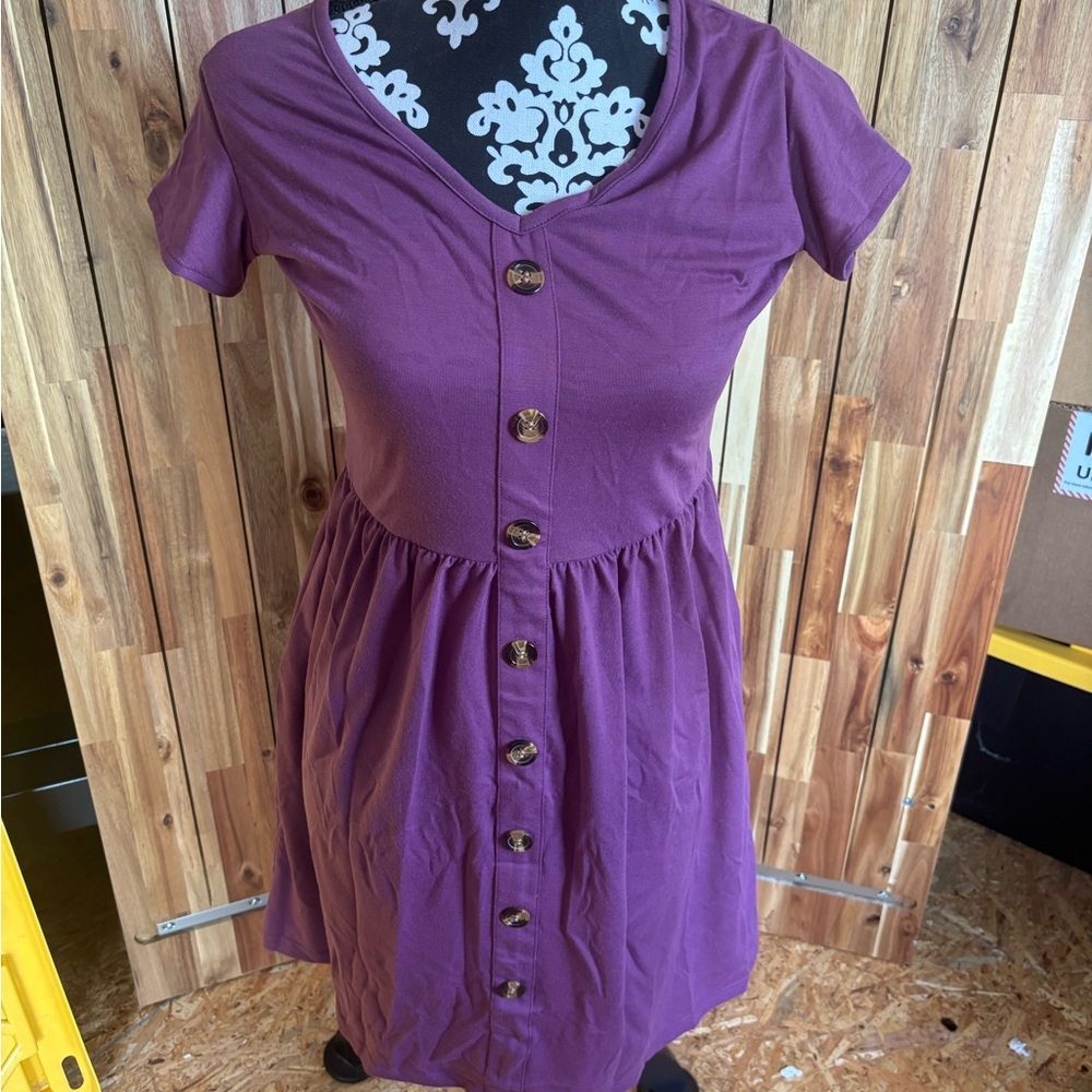 Fantaslook Size Small Women’s Purple Button-Front Dress.